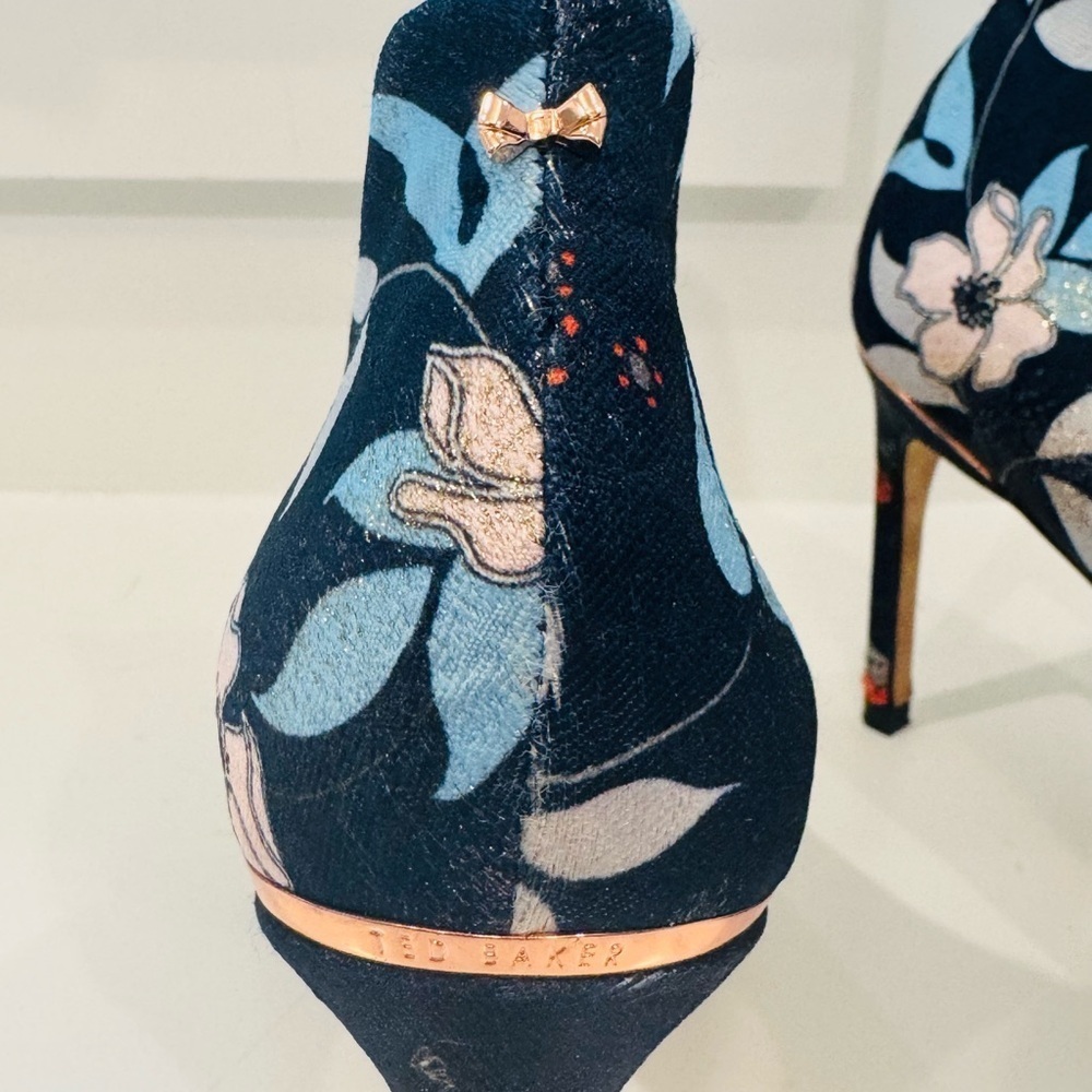 Ted Baker Moniirra Navy Heels with Rose Gold, Butterfly and Floral Design Sz 9.5 - Picture 7 of 10